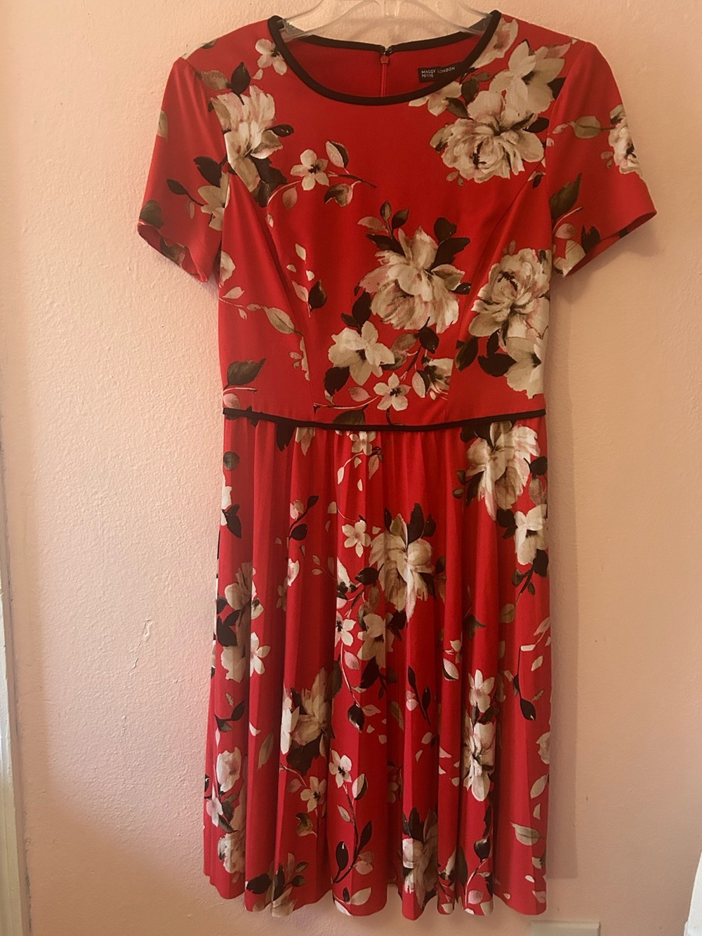 Maggy London NWOT Red Floral Fit Flare Dress 4P Petite A-Line Short Sleeve Crew
